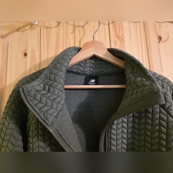 New Balance Heat Loft Quilted Funnel Neck Jacket - Picture 5 of 10